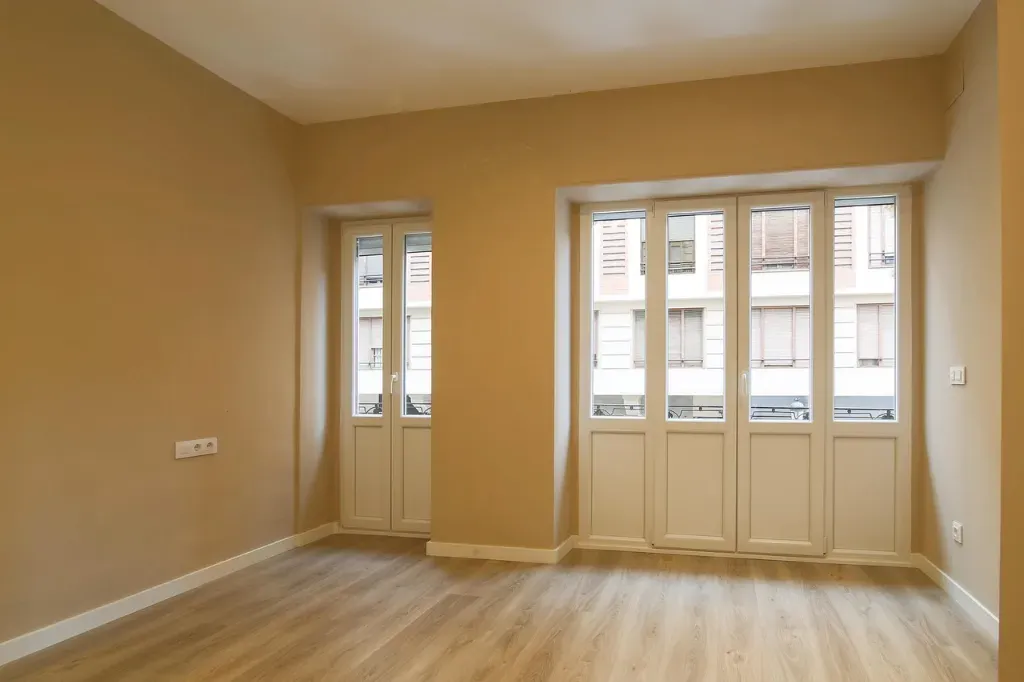 Ile paneli potrzeba, żeby wyciszyć ścianę? Przykłady realizacji i proste wyliczenia od GMPTech